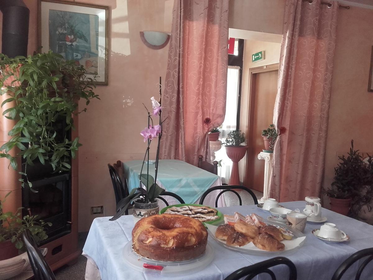 La Lucciola Albergo Ristorante Tagliacozzo Exterior foto